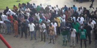 In one fell swoop, EFCC arrests 140 suspected internet fraudsters in Ikorodu