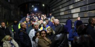 20,000 mourners queue all night to see Queen’s coffin in Edinburgh mourners