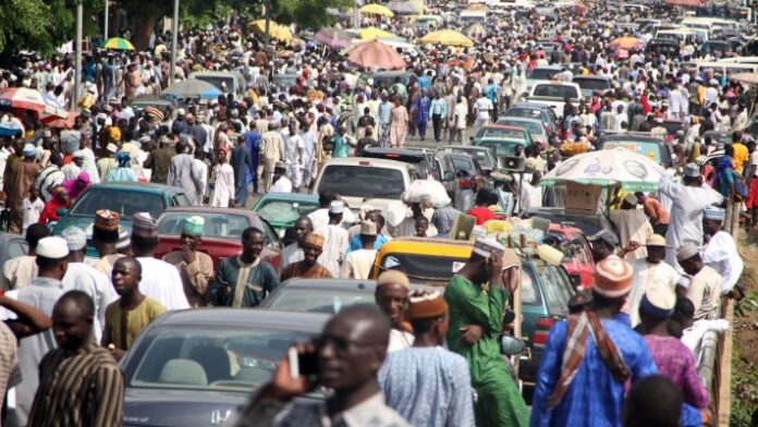 Nigerians-crowd-population-e1542134000871