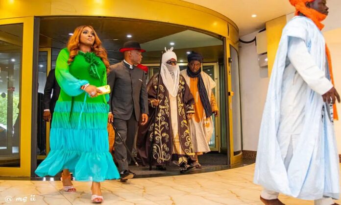 Sanusi makes royal entry into Lagos dinner