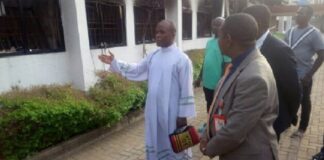 Fr Mbaka visits EFCC office in Enugu, symphathises with agency over fire incident Mbaka
