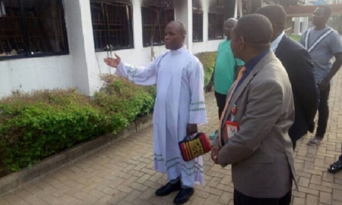 Fr Mbaka visits EFCC office in Enugu Mbaka