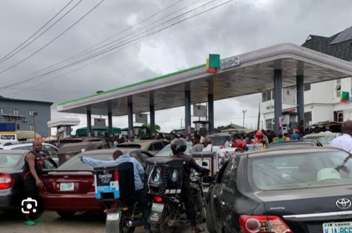 NNPC fuel petrol queue