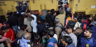 15 die in New Delhi train station stampede