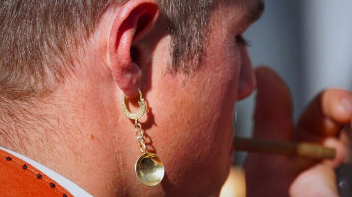 man to wear earrings