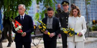 Zelensky vows to continue fighting as Ukraine marks independence day