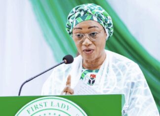 Remi Tinubu disburses N50m to 250 elderly women in Ebonyi